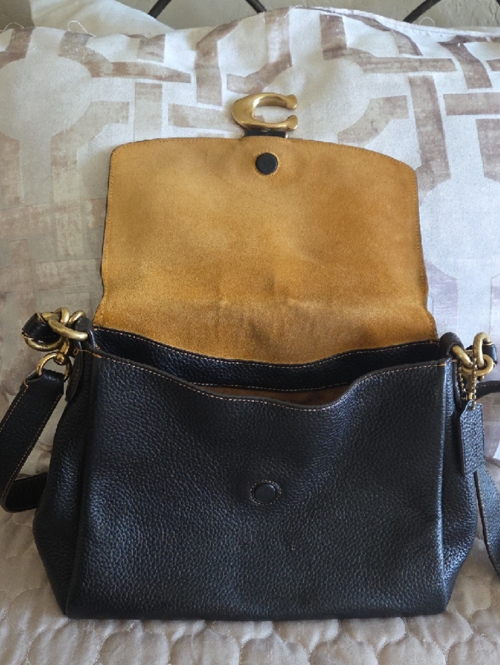 Coach Black Pebbled Leather Shoulder Bag with Gold Hardware - Picture 3 of 6